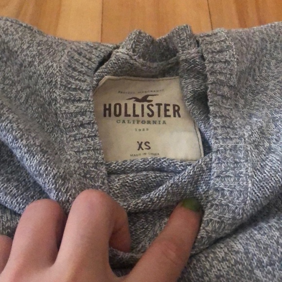 v-neck sweater from hollister size xsmall for men - Picture 3 of 4